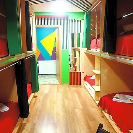 Hostel Good Times House