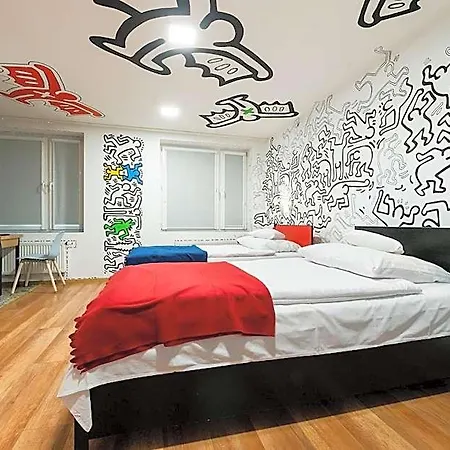 Hostel Good Times House
