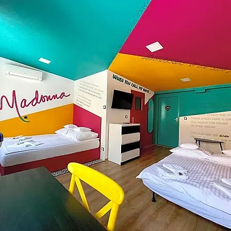Hostel Good Times House